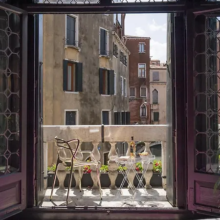 Palazzo Soranzo Piano Nobile Canal View